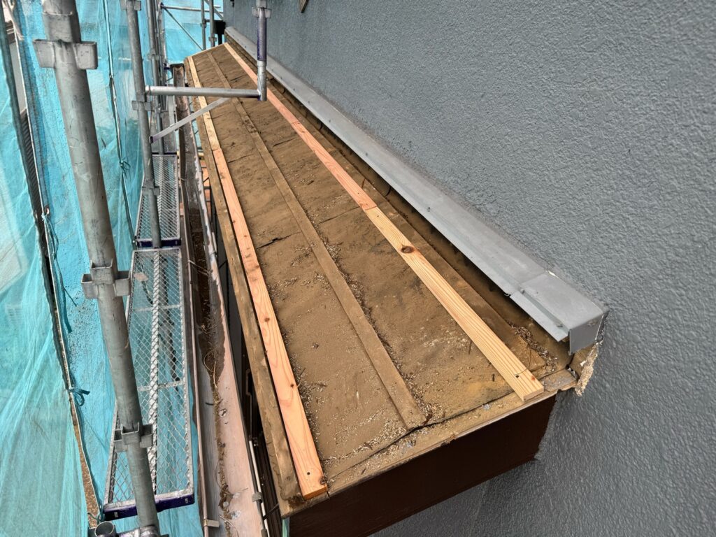 既存の瓦撤去後