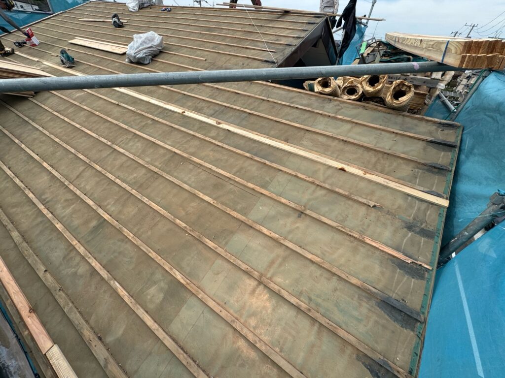 既存の瓦撤去後