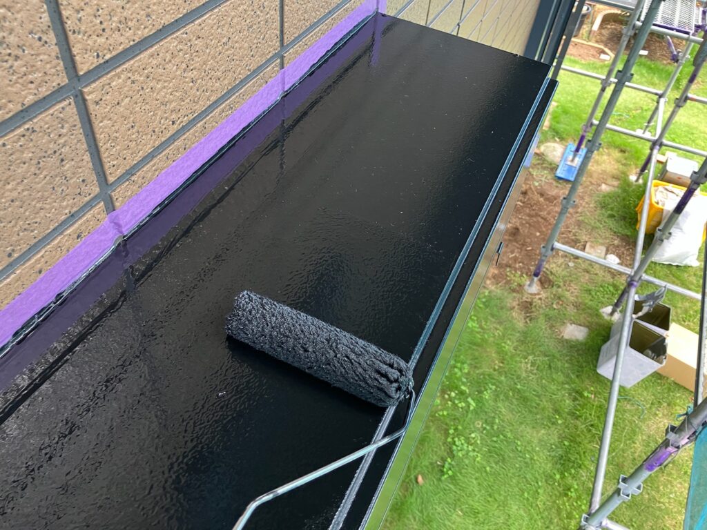 シャッター上塗り（計３回塗り、完了）