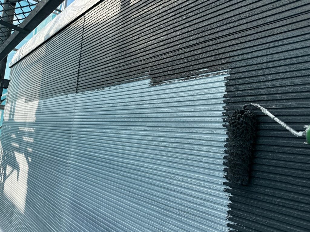 外壁中塗り<br />
（色：ウィザードコッパー）