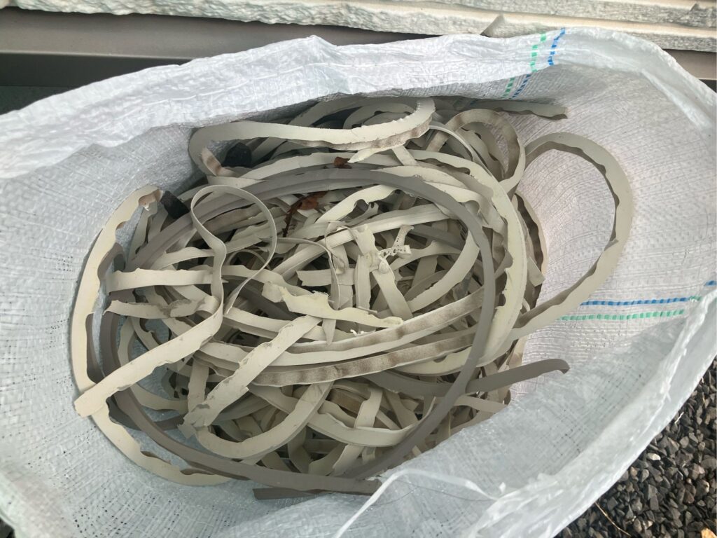 既存のコーキング撤去後