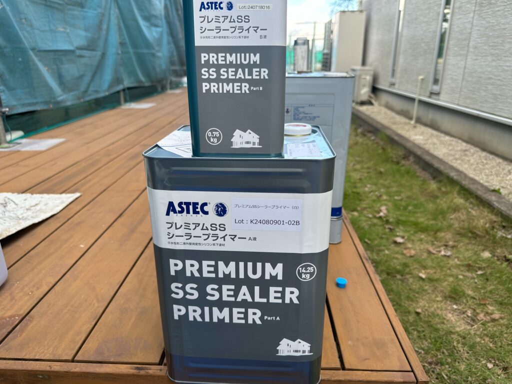 使用材料<br />
→外壁下塗り材料<br />
（水性2液難付着対応シーラー）