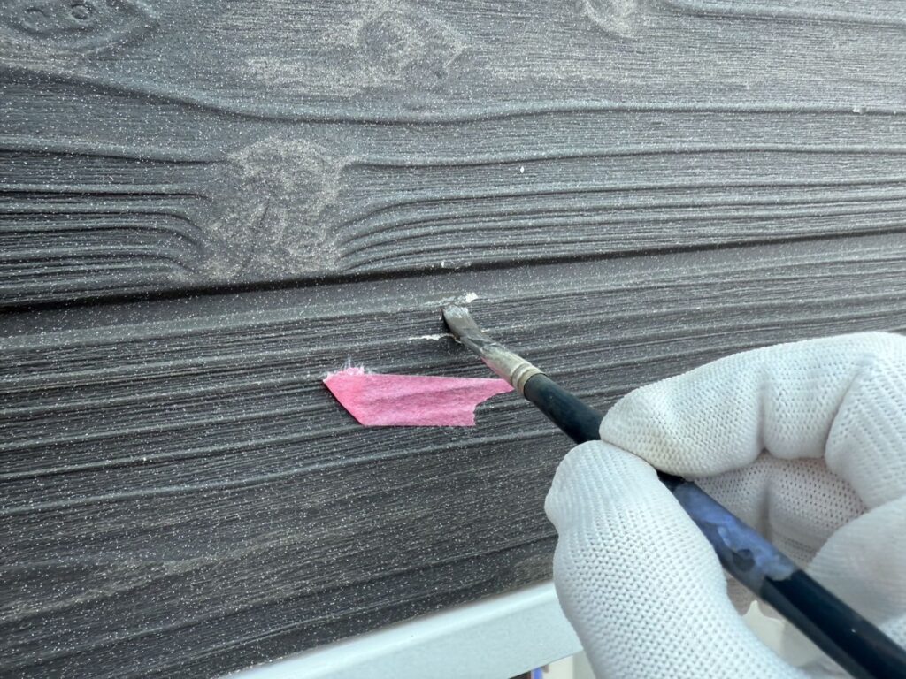 外壁剥がれ個所の色合わせ