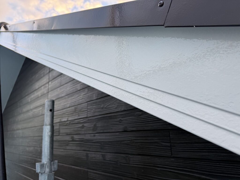 破風板上塗り（計3回塗り、完了）