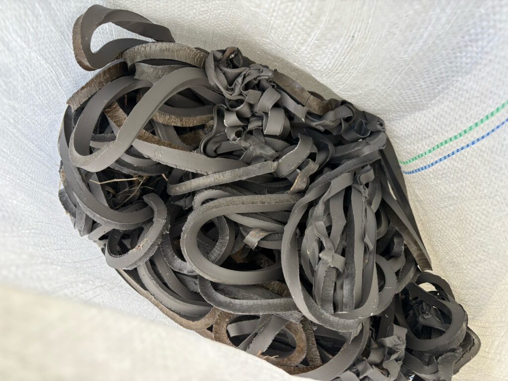 既存のコーキング撤去後