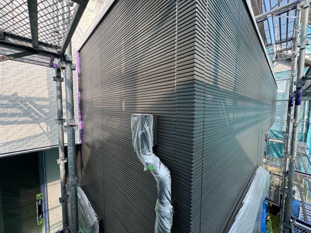 外壁上塗り（完了）<br />
（色：ウィザードコッパー）