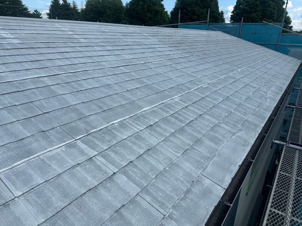 下塗り１回目（完了）<br />
（傷みが激しく、下塗りが吸い込まれてしまい色が薄いです。これでは下塗りが効きが甘いです。）