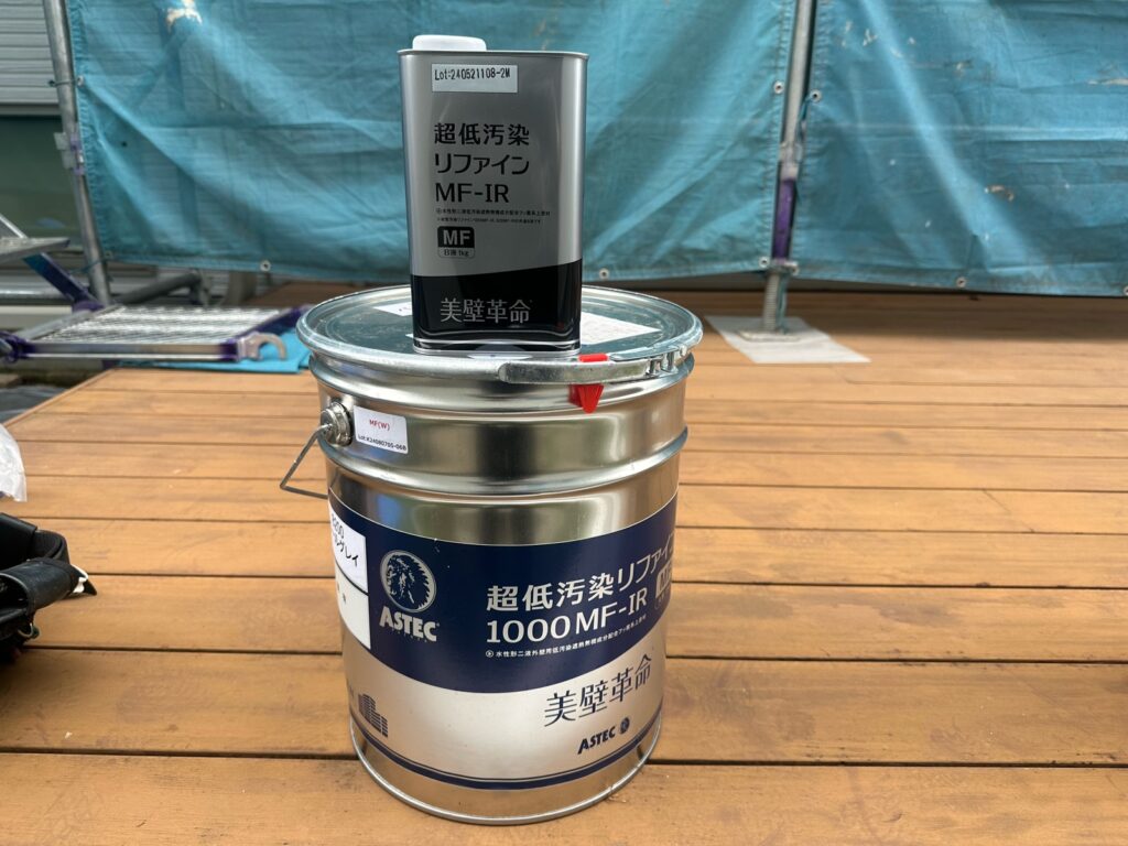 使用材料<br />
→外壁上塗り材料<br />
（水性2液超低汚染無機フッ素塗料）