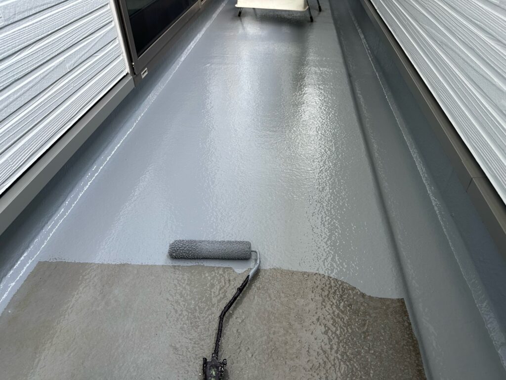 ベランダトップコート塗布（仕上げ）