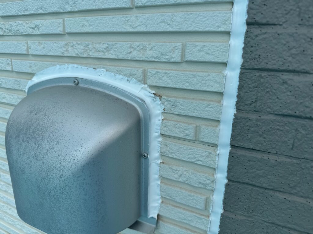 換気フード取り合い：コーキングならし（完了）