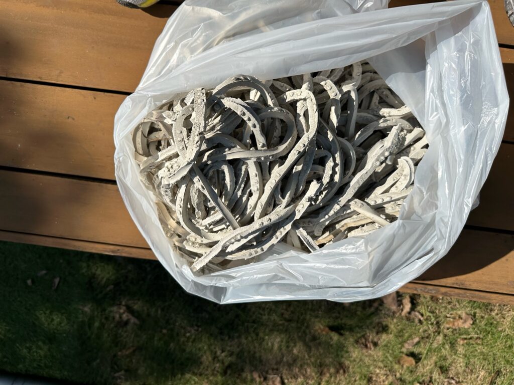 既存のコーキング撤去後