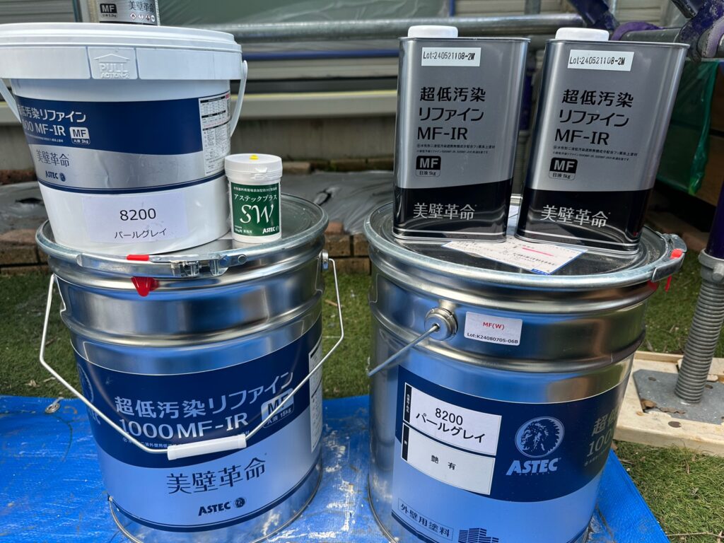 使用材料<br />
→外壁上塗り材料<br />
（水性2液超低汚染無機フッ素塗料）