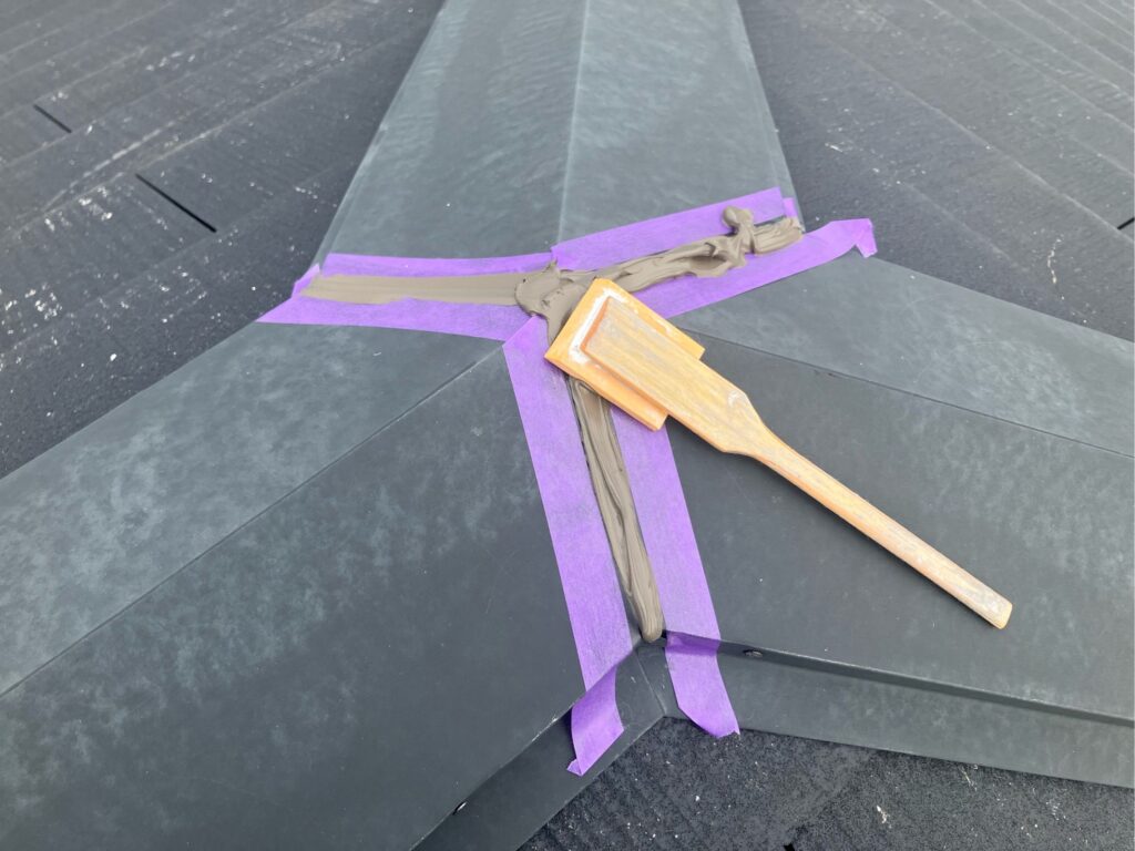 棟板金の繋ぎ目コーキング補修