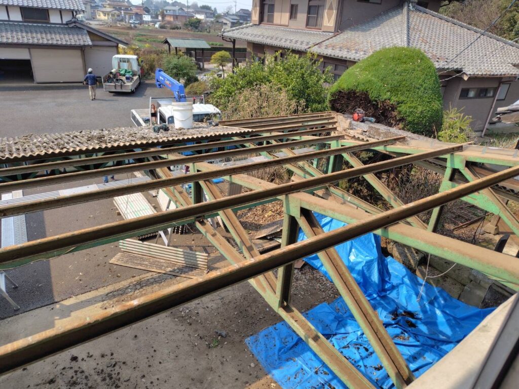 既存の波板スレート撤去