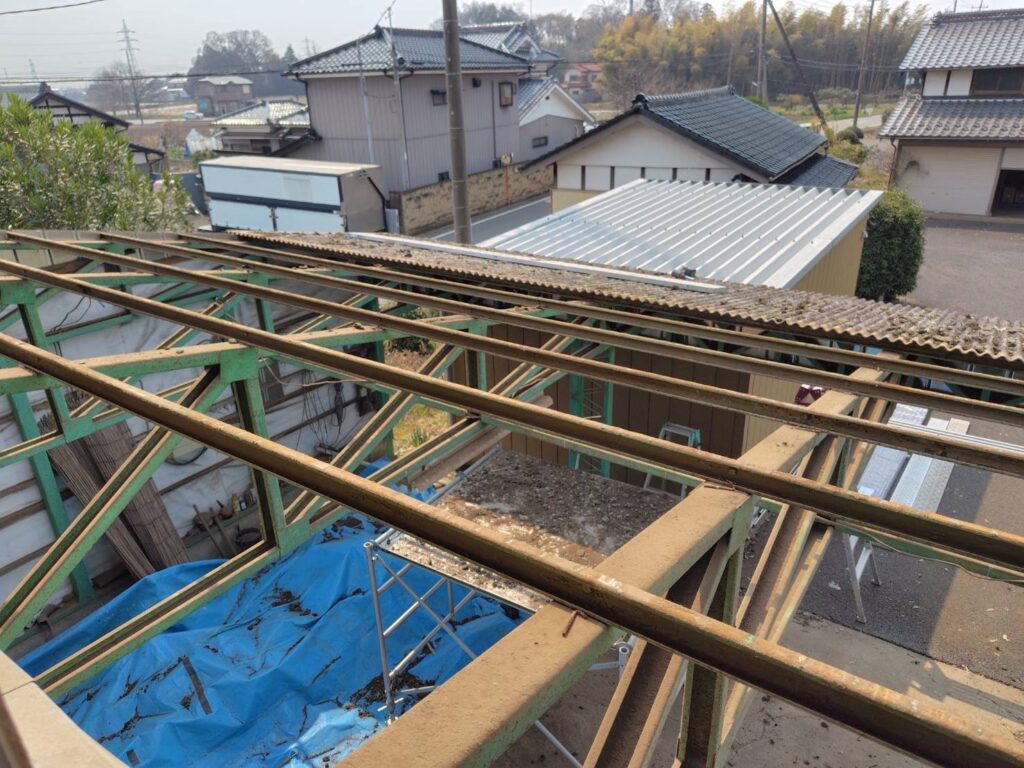 既存の波板スレート撤去