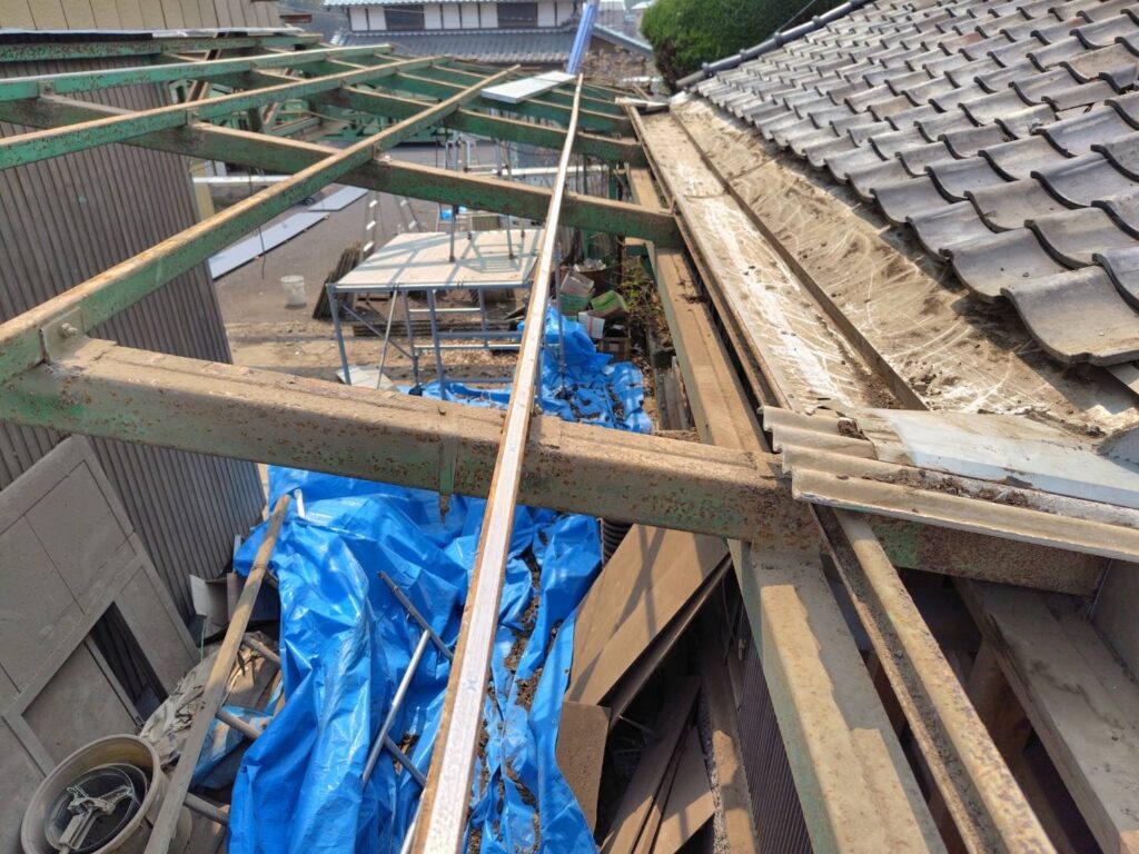 既存の波板スレート撤去