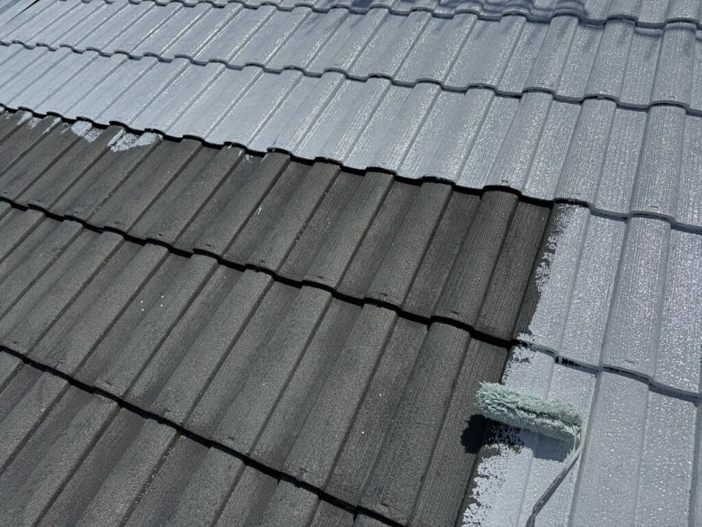 屋根下塗り<br />
（白色）