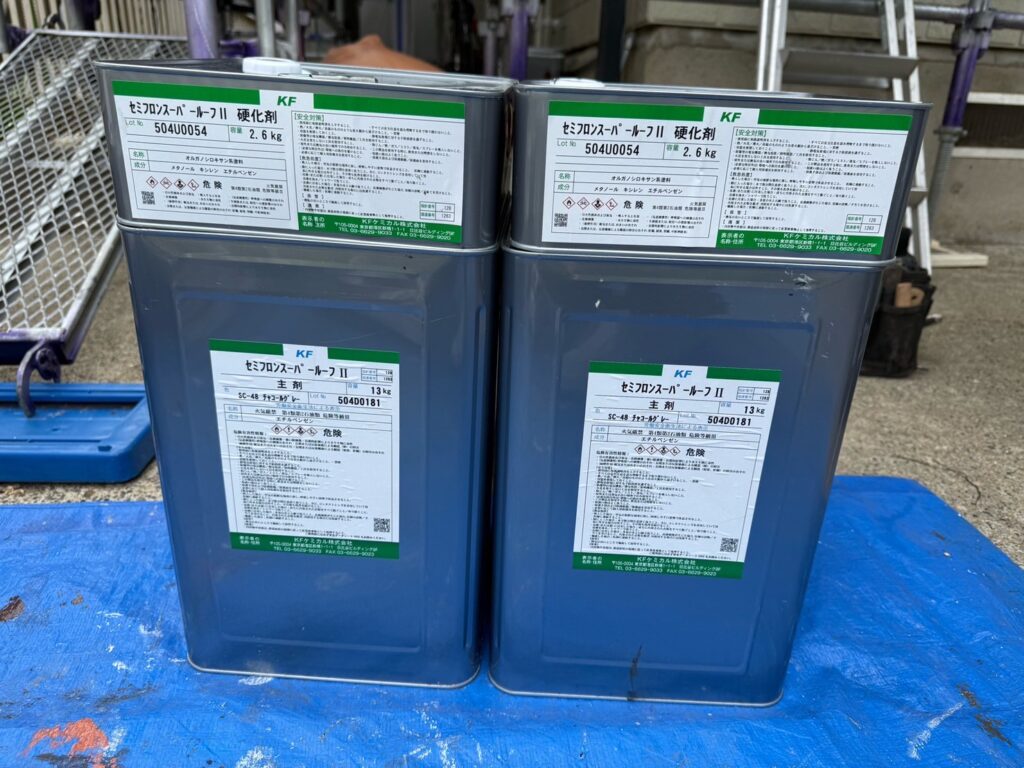 使用材料<br />
←屋根上塗り材料<br />
（無機塗料）