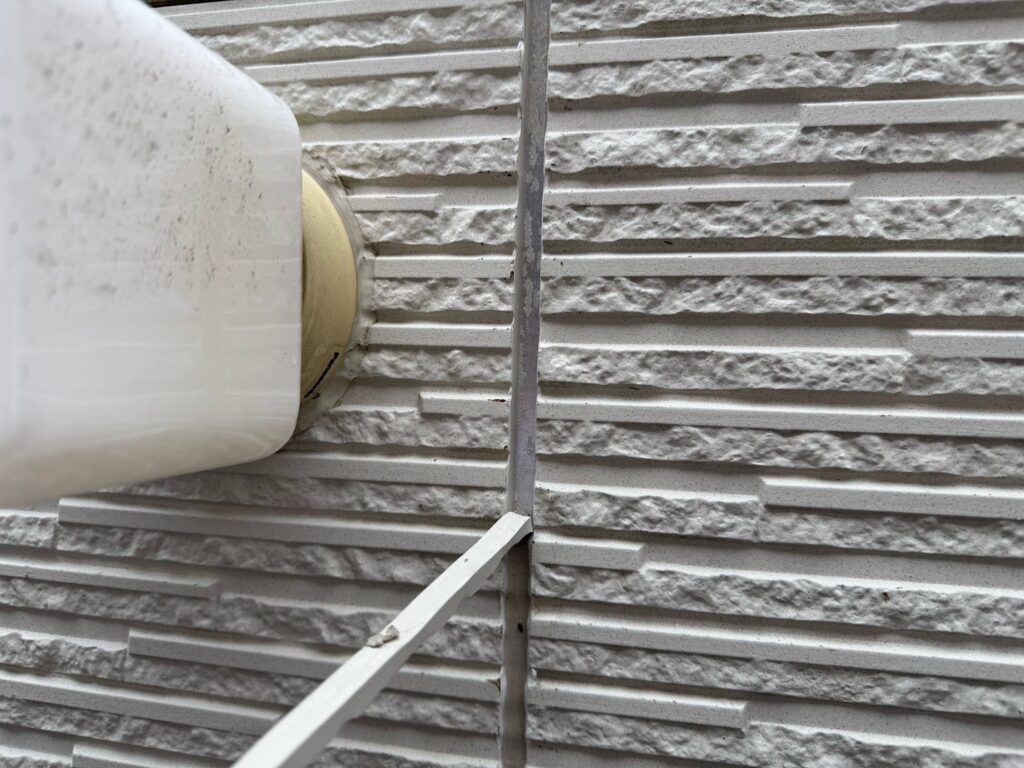 既存のコーキング撤去