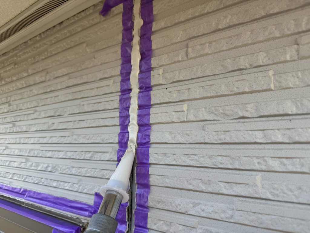 目地コーキング：コーキング打ち込み