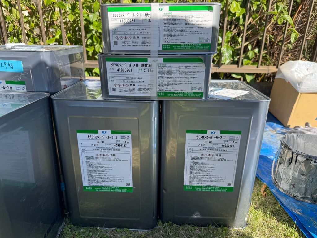 使用材料<br />
→屋根上塗り材料<br />
（油性2液無機塗料）