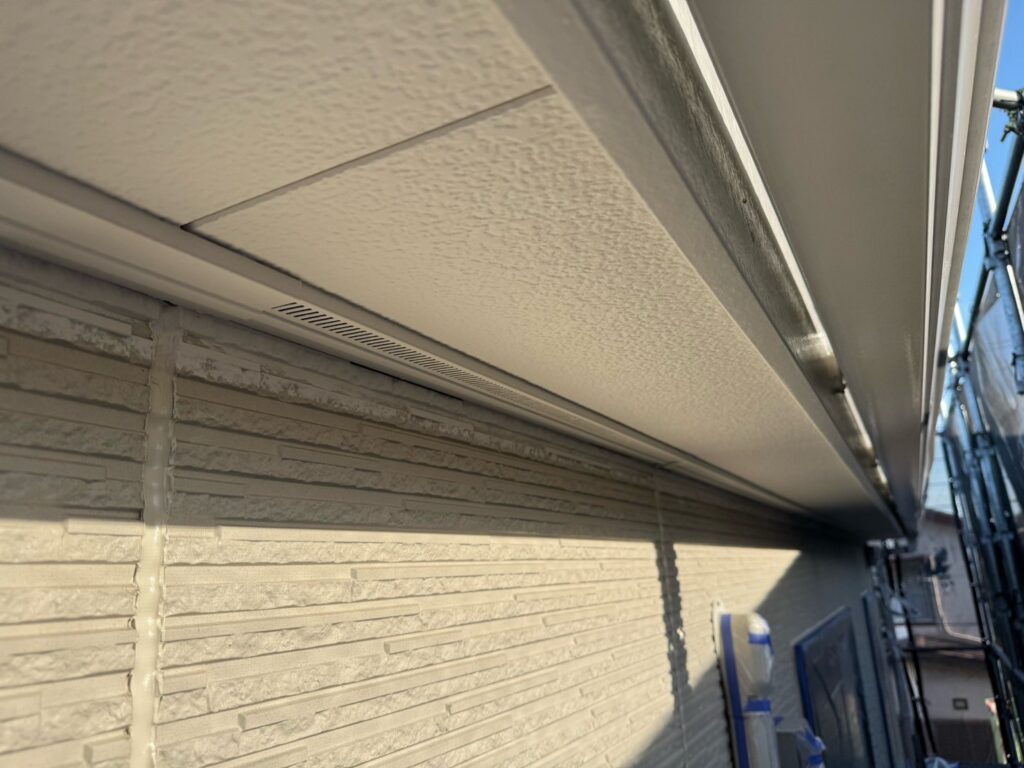 軒天上塗り（完了）<br />
※計2回塗り