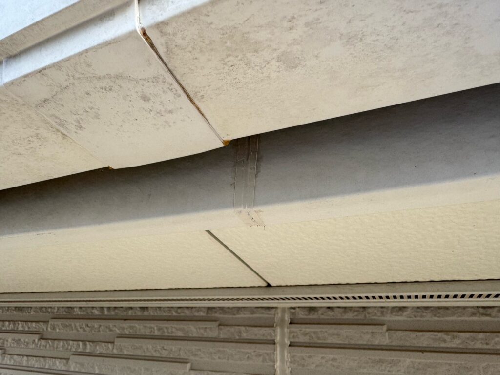 鼻隠し繋ぎ目：コーキングならし（完了）