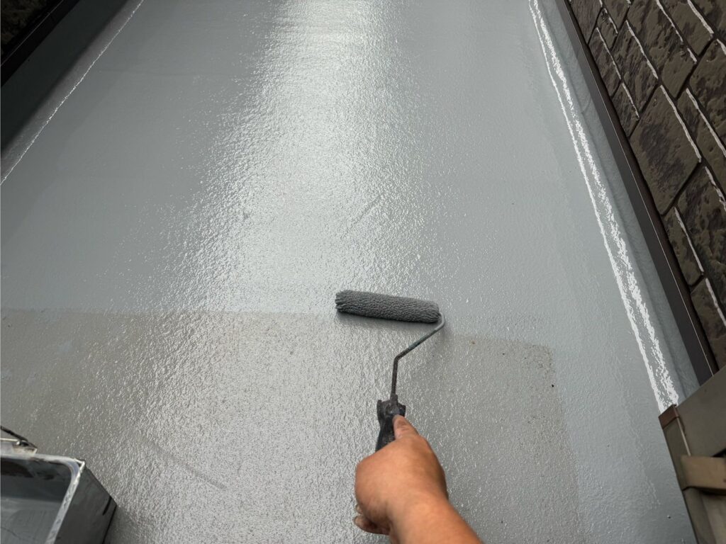 ベランダトップコート塗布1回目