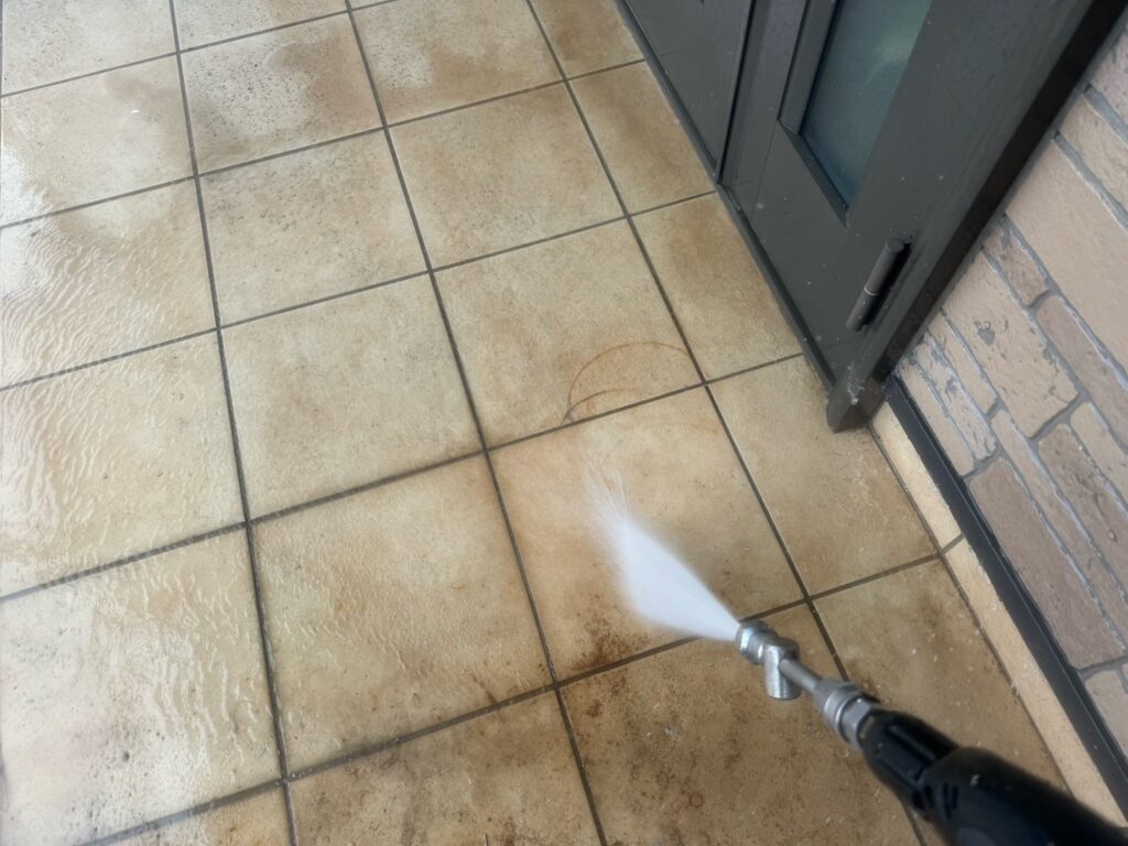 タイル:高圧洗浄