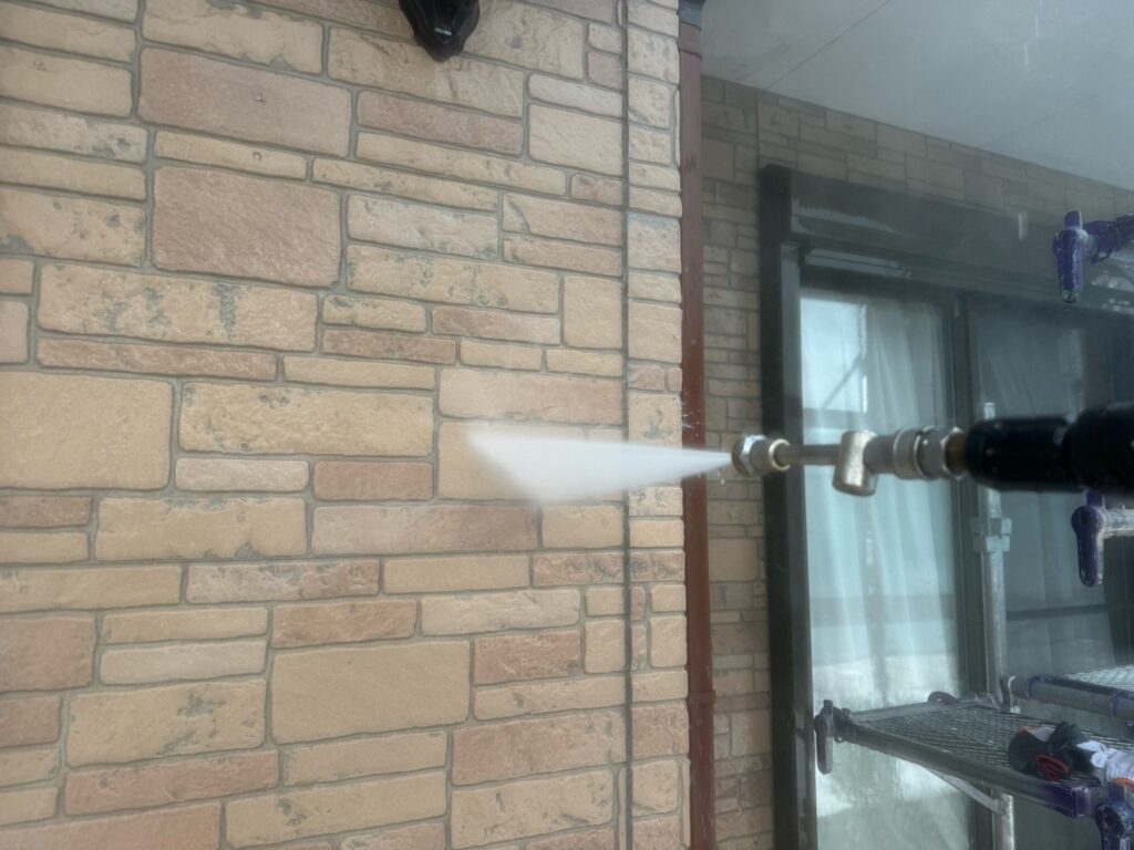 外壁:高圧洗浄<br />
(表面の汚れをしっかりと落としました。)