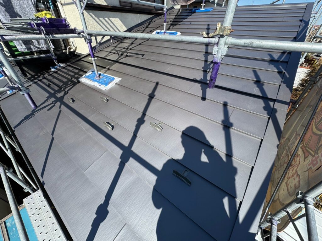 下屋根カバー工法完了