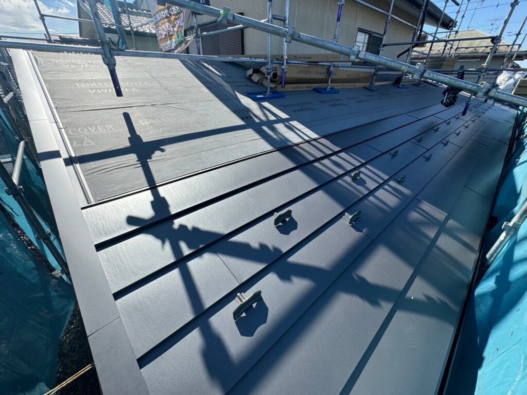 屋根本体取り付け(下屋根)