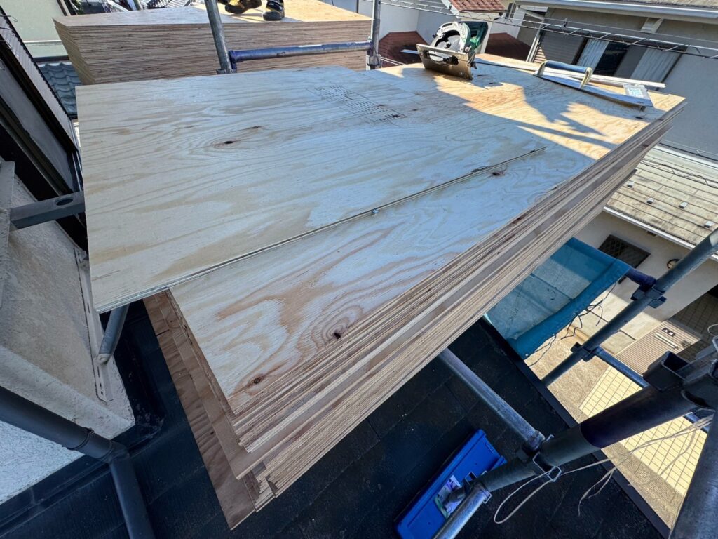 使用材料<br />
→構造用合板<br />
※屋根の下地に使用する部材になります。