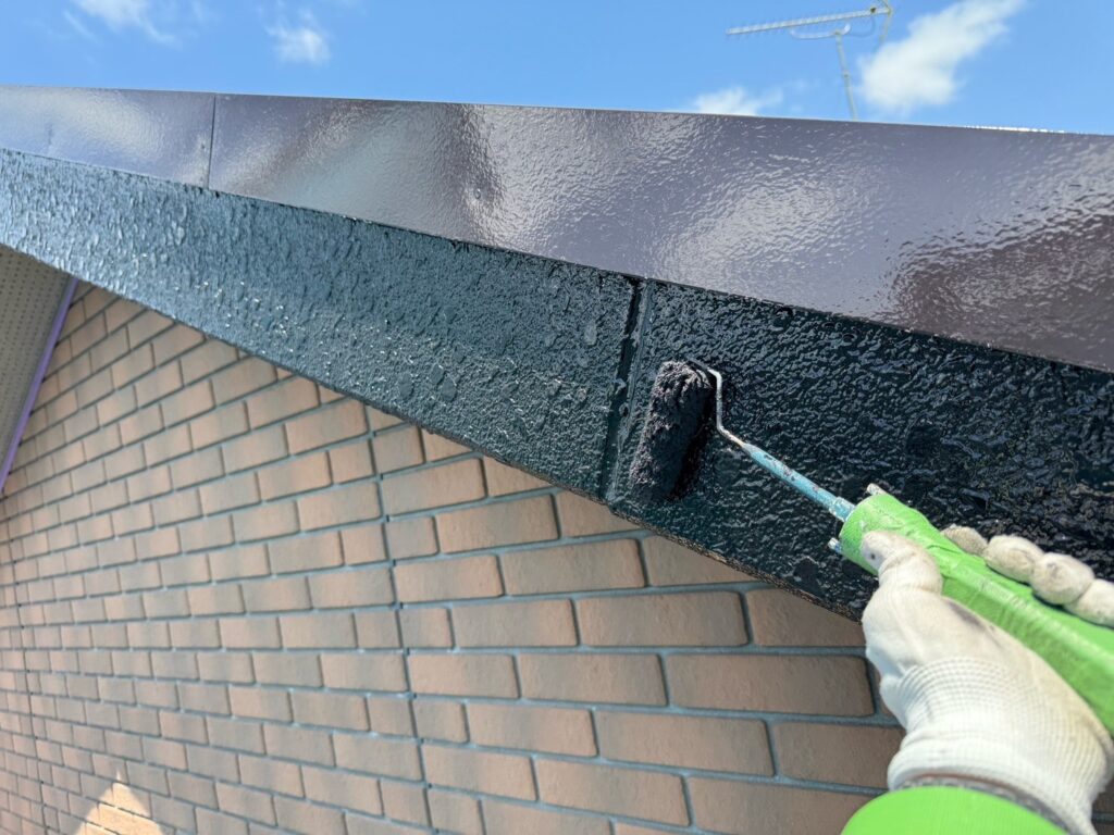 破風板上塗り（計3回塗り、完了）