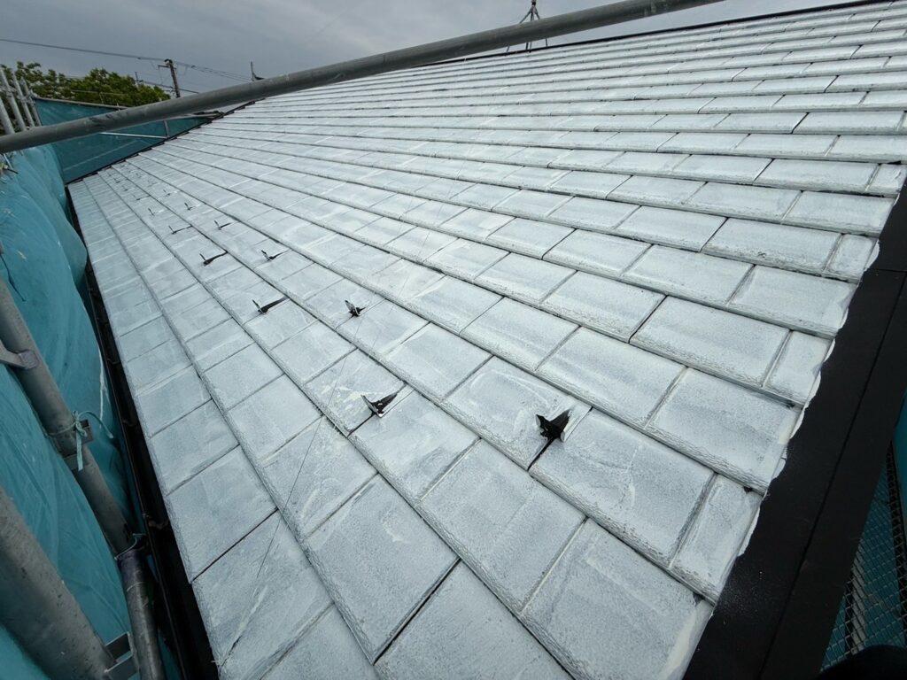 屋根下塗り（大屋根、完了）<br />
