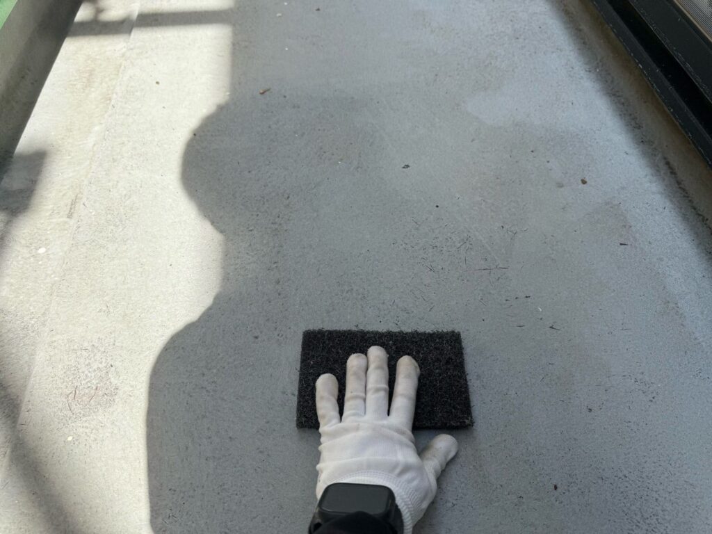 FRPベランダ、ケレン<br />
（下地調整）