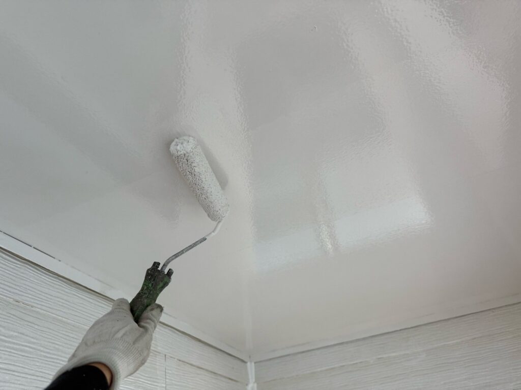 軒天:上塗り<br />
※計2回塗り、完了