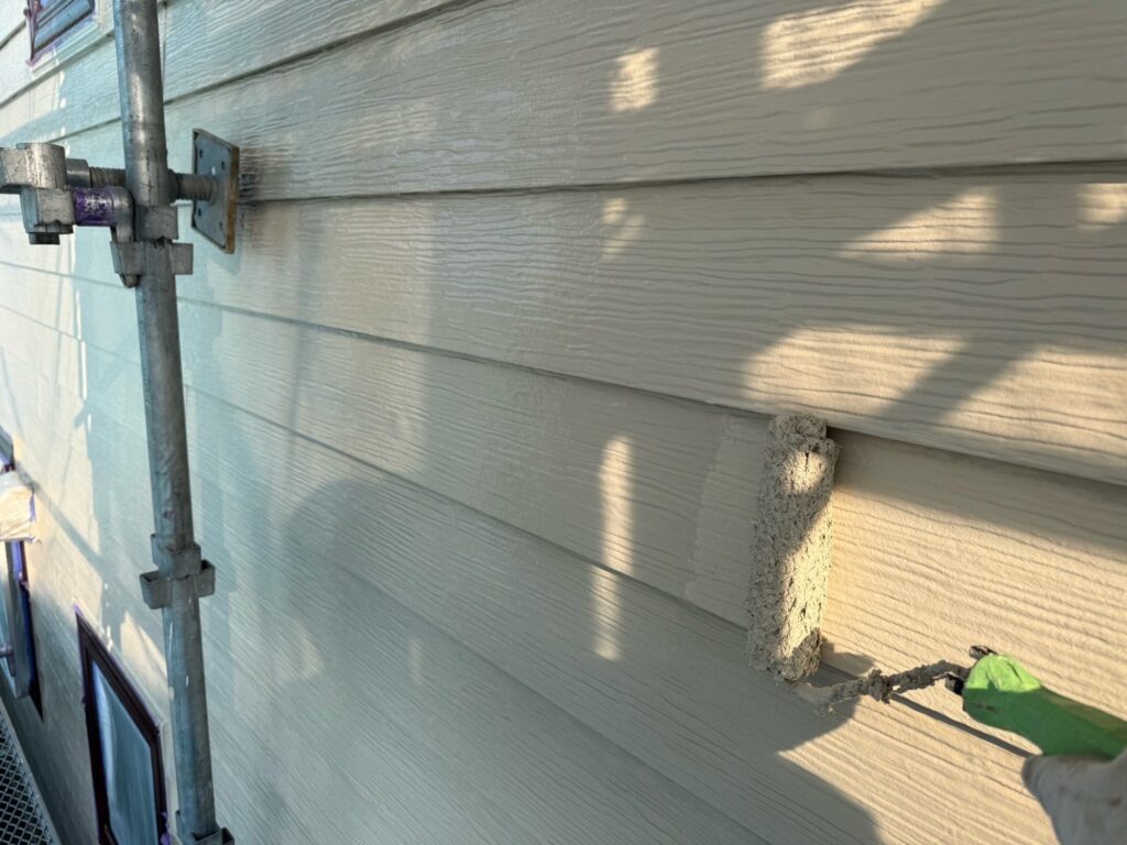 外壁:上塗り<br />
(色:メリーノ)