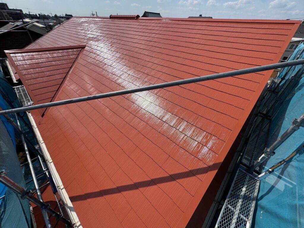 施工完了:大屋根<br />
鮮やかなお色でとても綺麗に仕上がりました✨