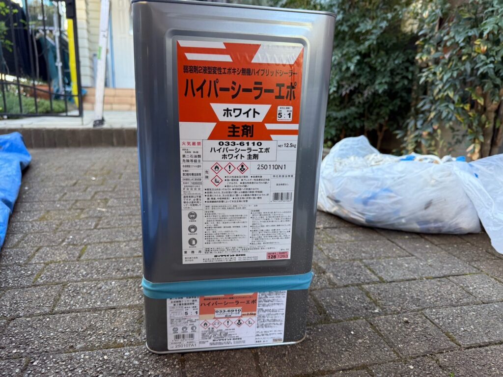 使用材料<br />
→屋根下塗り材料<br />
(油性2液難付着シーラーです。)