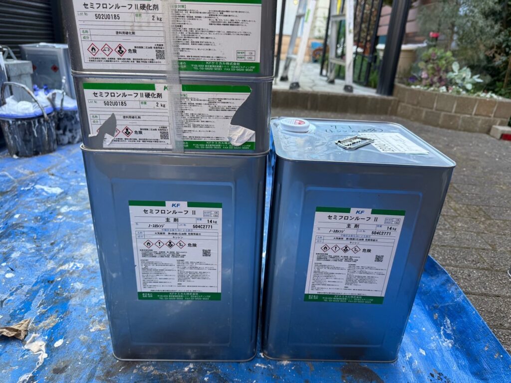 使用材料<br />
→屋根上塗り材料<br />
(油性2液4Fフッ素)