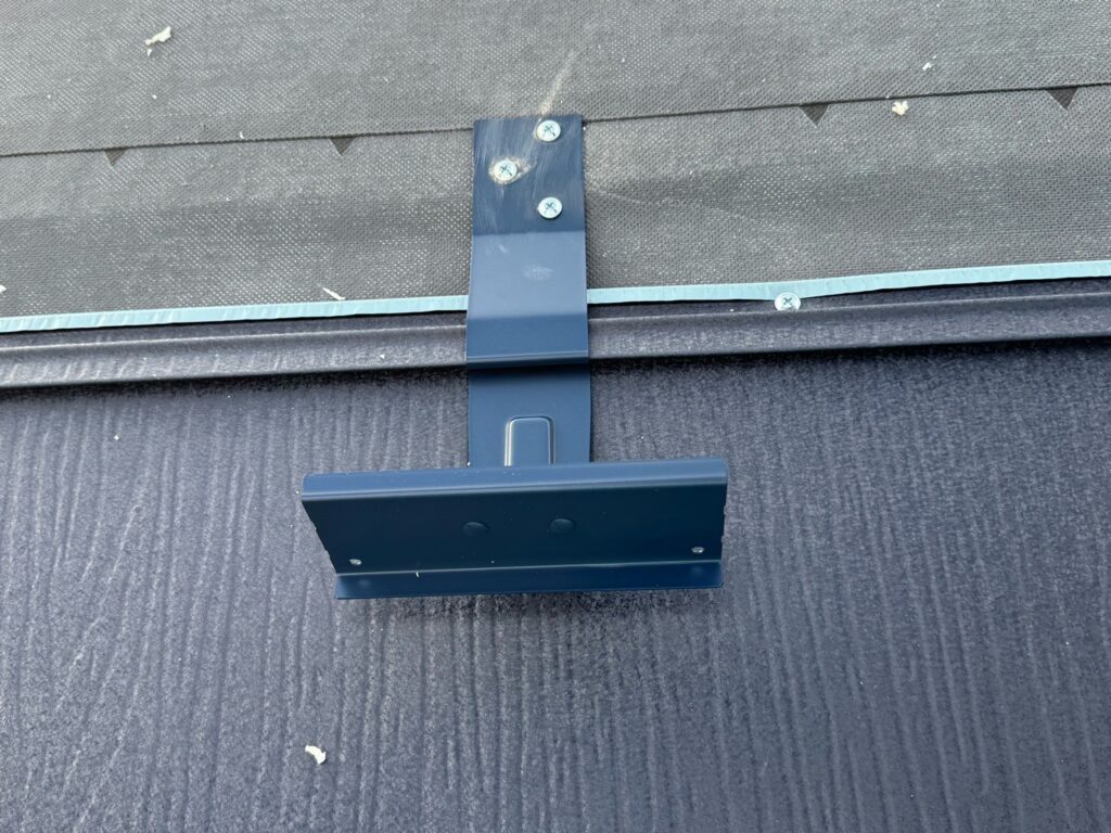 雪止め取り付け<br />
（※メーカー純正品使用）<br />
