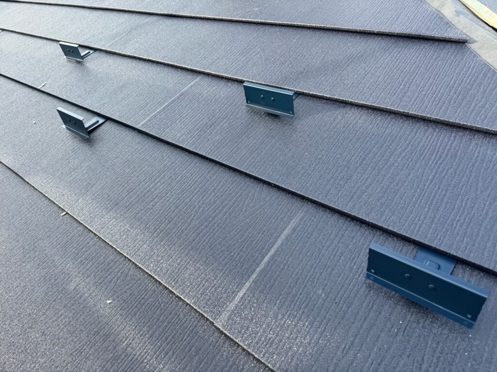 雪止め取り付け<br />
（※メーカー純正品使用）<br />
