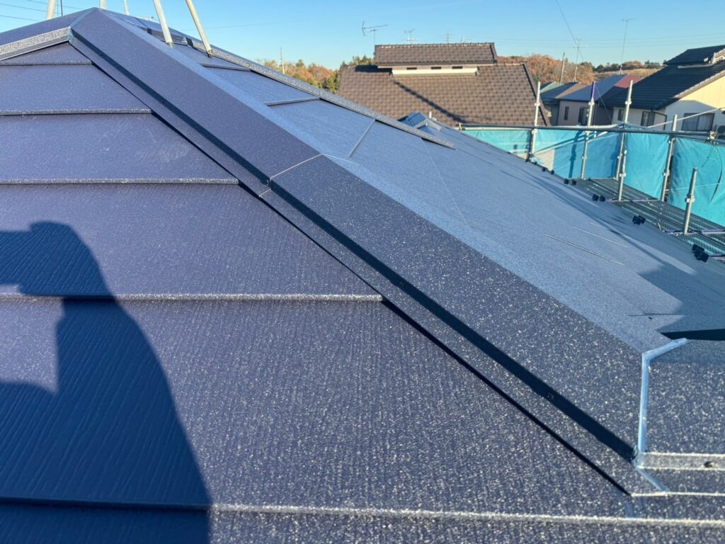 棟板金取り付け<br />
（棟包とも言います。）