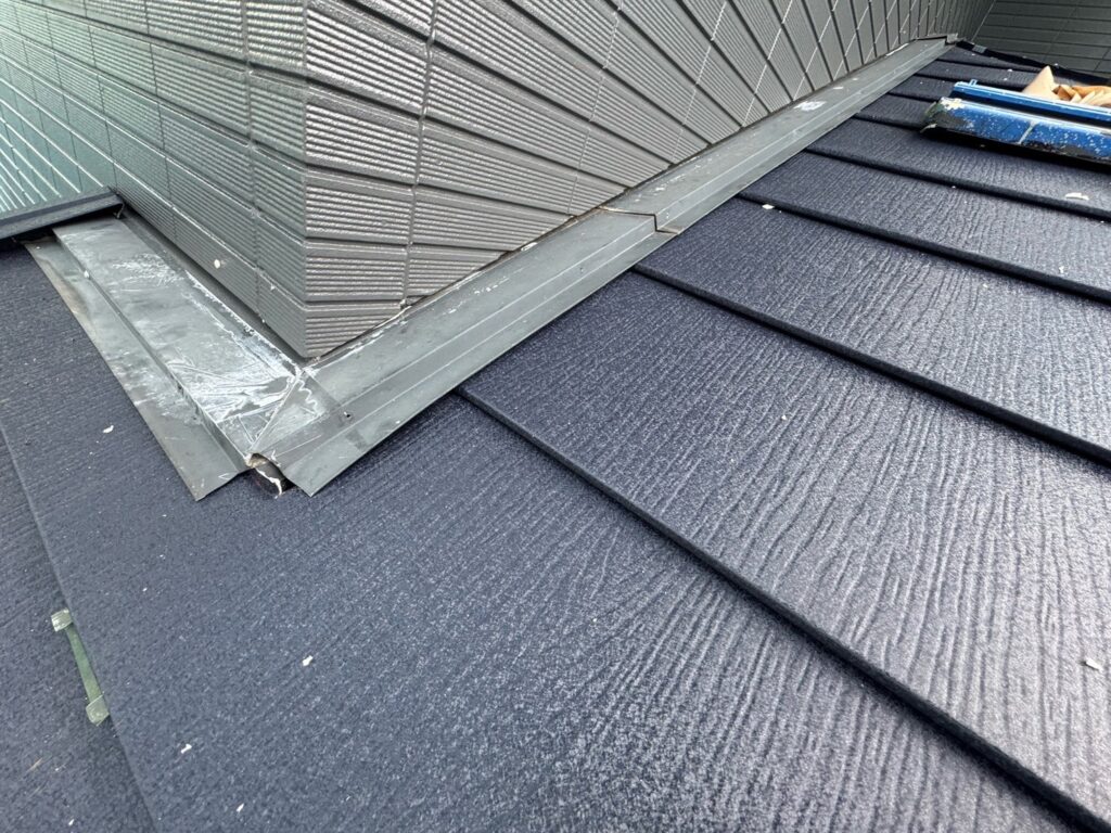 屋根本体取り付け（下屋根）