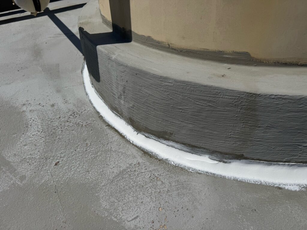 取り合い部に防水処理<br />
（ウレタンシーリングにて）